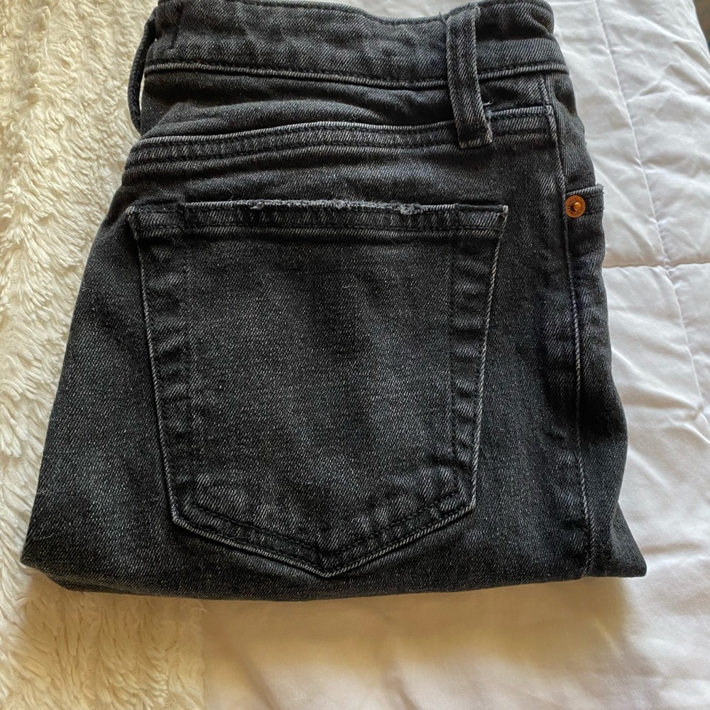 Black distressed jean